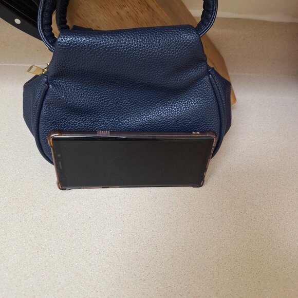 Elegant Navy Blue Handbag with Gold Accent - Picture 4 of 9